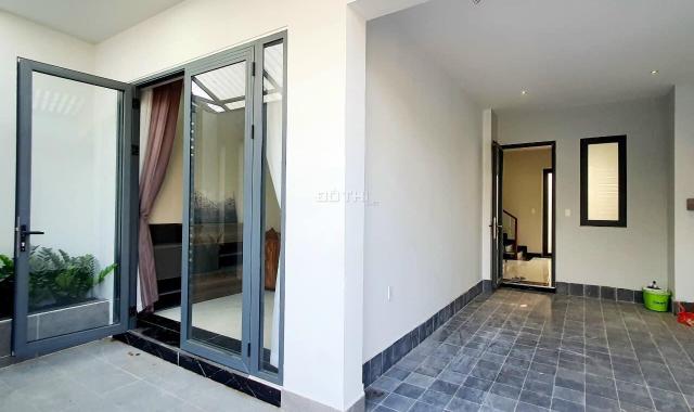 Bán nhà tặng hết nội thất cao cấp khu dân cư Phú Xuân. DTSD 240m2 giá 6,1 tỷ