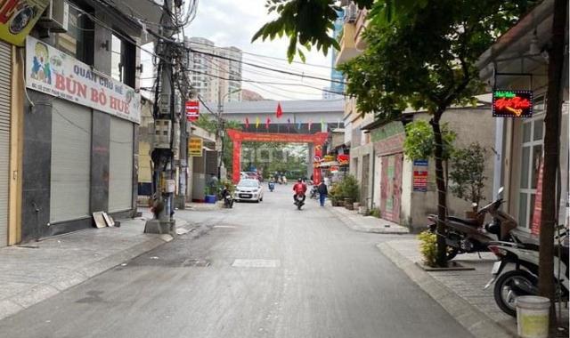 Hot đất Yên Hoà, 40m2 chỉ hơn 3 tỷ 1 chút, vuông vắn như đất phân lô, ô tô đỗ cửa, chính chủ