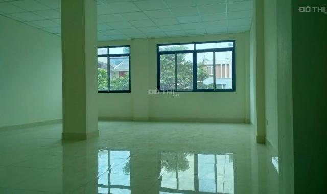 Cho thuê nhà đường Hạ Yên, Cầu Giấy, Hà Nội. DT 70m2, 5 tầng, thông sàn nhà mới 100% giá 32 tr/th