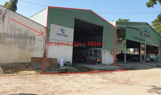 Bán nhà kho 342m2 ngay vòng xoay Phú Hữu, container ra vào được 65 tr/m2