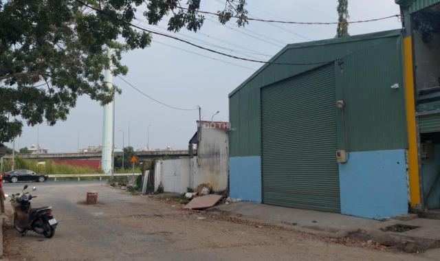 Bán nhà kho 342m2 ngay vòng xoay Phú Hữu, container ra vào được 65 tr/m2