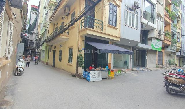 Bán nhà phố ngã tư Lê Văn Lương - Nguyễn Ngọc Vũ 180m2, 4 tầng, MT 6,6m. Giá 17.8 tỷ