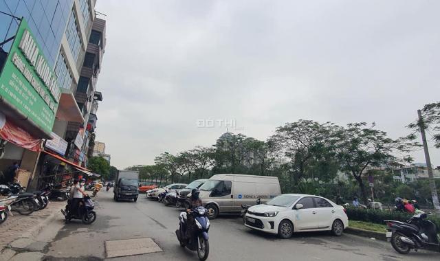 Bán nhà phố ngã tư Lê Văn Lương - Nguyễn Ngọc Vũ 180m2, 4 tầng, MT 6,6m. Giá 17.8 tỷ