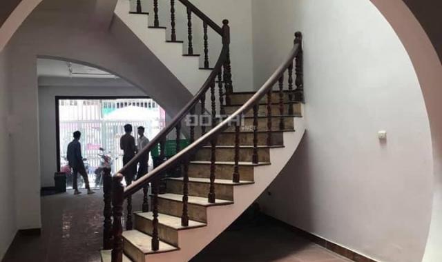 Bán nhà mặt phố Nguyễn Khang - kinh doanh sầm uất 100 m2, ô chờ thang máy - giá 16 tỷ