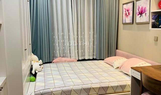 Cho thuê chung cư Vinhomes Nguyễn Chí Thanh, 2 phòng ngủ đủ đồ, tone màu sang trọng, tân cổ điển