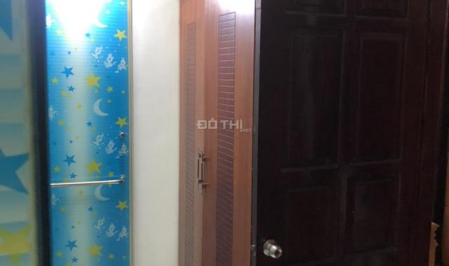 Cho thuê nhà ngõ 31 Hoàng Cầu, cách vườn hoa 1/6 10m, 45m2 x 5T 5PN, 12tr/ th, đủ đồ, 0976328634