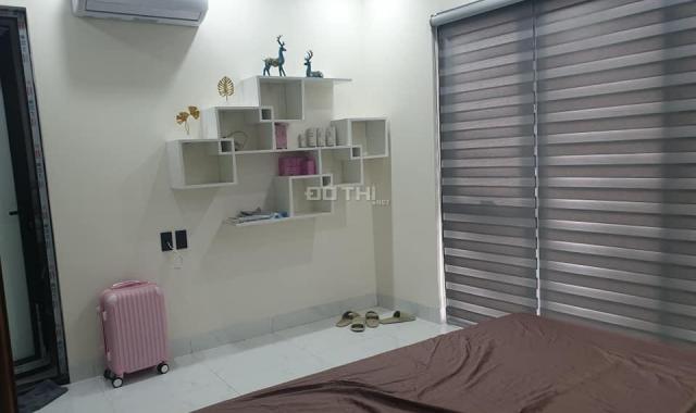 Nhà mới phố Bát Khối sát cầu Vĩnh Tuy - 34 m2 5 tầng chỉ 2,39 tỷ