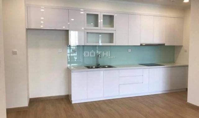 Cho thuê căn hộ 2PN đã có nội thất cơ bản chung cư Vinhomes Nguyễn Chí Thanh. LH: 0986261383