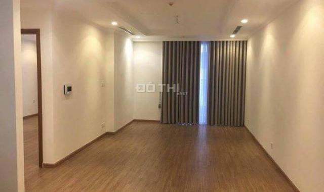 Cho thuê căn hộ 2PN đã có nội thất cơ bản chung cư Vinhomes Nguyễn Chí Thanh. LH: 0986261383