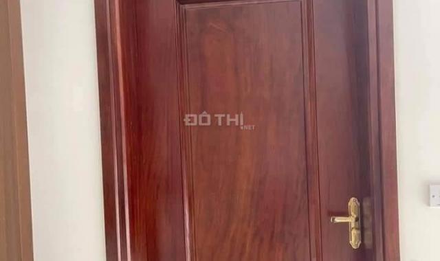 Bán nhà mặt phố Hoàng Hoa Thám, lô góc kinh doanh, 50m2 x 5 tầng, mặt tiền 15m. Giá: 8.2 tỷ