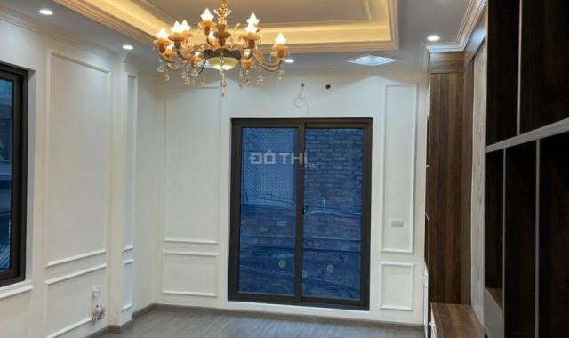 Bán nhà Cầu Giấy 45m2 x 7 tầng thang máy, ô tô vào nhà, giá 10,5 tỷ