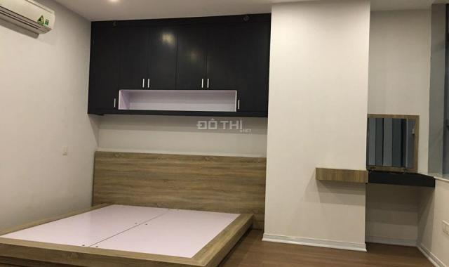 Cho thuê căn hộ 2210 Vinhomes D'Capitale: 123m2 - 3PN sáng, Đông Nam view hồ, giá 15tr/tháng