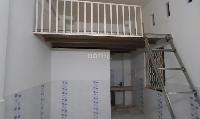 Phòng trọ rất rộng, sạch đẹp, có gác lửng + kệ bếp, bảo vệ 24/24, vô trung tâm chỉ 10p