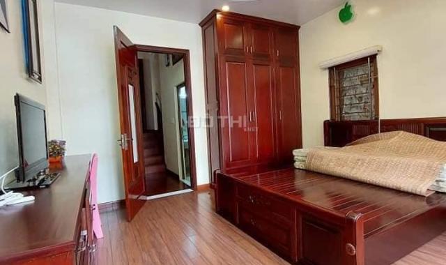 Bán nhà Hoàng Quốc Việt, Cầu Giấy, ô tô, 65m2, 5t, mt 6m chỉ 8 tỷ