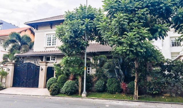 Cho thuê biệt thự Eden Villa Thảo Điền hồ bơi sân vườn 334m2