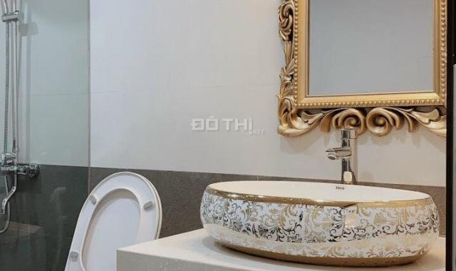 Bán nhà ngõ 24 Ngọc Lâm 31m2 x 5 tầng, ngõ 2,7m gần cầu Chương Dương sang nội thành chỉ 3 phút