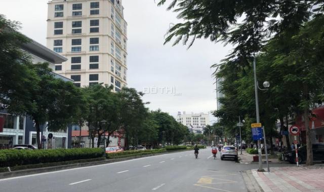 Siêu rẻ, mặt phố Nguyễn Văn Cừ, Long Biên, ô tô - vỉa hè - kinh doanh đỉnh, 85m2 - 2 tầng - 19 tỷ