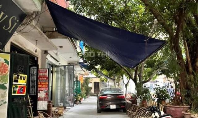 Bán nhà Nguyễn Văn Trỗi, ô tô dừng đỗ, vào nhà