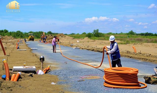 Nhà phố ven sông cao cấp view sông đầu tiên tại Long Hậu