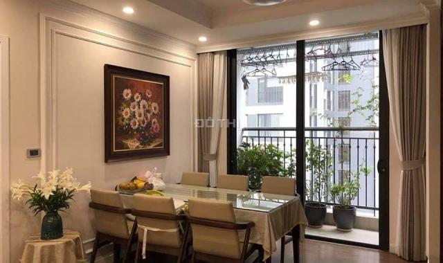 Cho thuê căn hộ 2 phòng ngủ chung cư Vinhomes Nguyễn Chí Thanh đủ đồ như ảnh, LH 0986261383