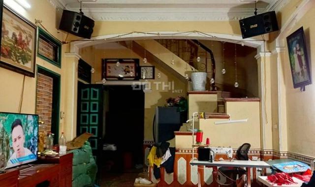 Cần bán nhà 3 tầng đường Kiêu Kỵ, ô tô 7 chỗ đỗ trong sân, DT 114m2, 3,7 tỷ