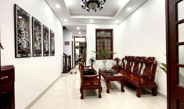 Bán nhà đẹp ở ngay ngã 5 Ô Chợ Dừa, Tôn Đức Thắng 46m2 4T, 5,4 tỷ