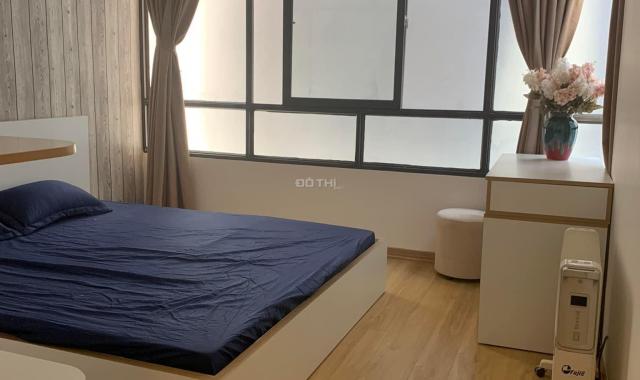 Gia đình cần bán nhà phố Cổng Đục, HK, giá 11,5 tỷ, 68m2, mới đẹp, KD được