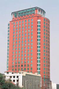 Cho thuê nhà 200m2 x 9 tầng MP Trần Quang Khải MT 15m