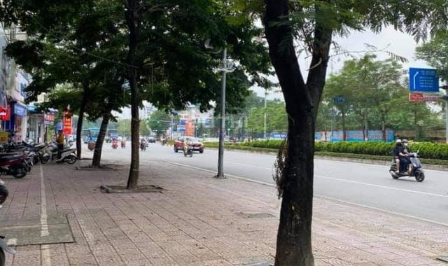 Mặt phố Nguyễn Văn Cừ kinh doanh hái ra tiền 21 tỷ