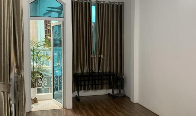 Hiếm, bán nhà phố Hoàng Cầu, ĐĐ, giá 11,8 tỷ, 32m2x5 tầng, KD tốt, có thang máy