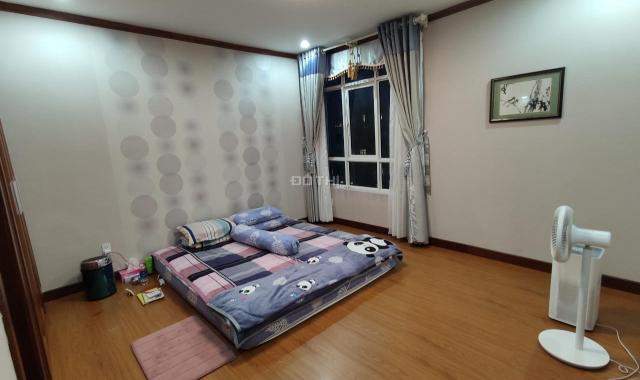 Bán penthouse chung cư Giai Việt (HAGL), Tạ Quang Bửu, Quận 8, DT 242m2 full nội thất cao cấp