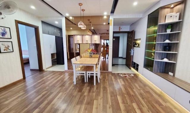 Cần bán căn 2015R2 (full nội thất, đẹp, mới) - 136 Hồ Tùng Mậu