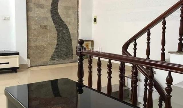 Chủ nhà cần tiền bán gấp nhà đường Láng 30m2 - mặt tiền 5.8m - giá 3,2 tỷ