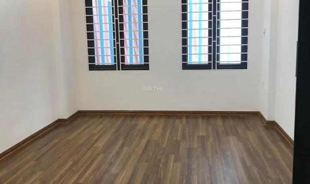 Cần bán nhà mặt ngõ Lương Yên, 6 tỷ, 37m2x4T, ô tô đỗ