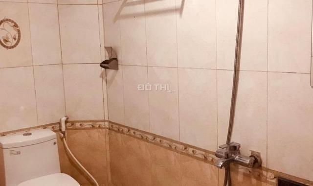 Chính chủ cho thuê căn hộ tập thể ngõ 57 Láng Hạ, nhà D25, DT 75m2, 2PN, 2WC chỉ 7,5tr/tháng