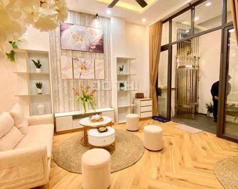 Bán nhà phố Lạc Trung - HBT - Tặng toàn bộ nội thất, lô góc, giá 3,79 tỷ