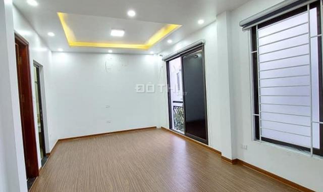 Bán nhà phố Thạch Bàn, Long Biên 37m2, 5 tầng, MT 6.5m, 3,75 tỷ