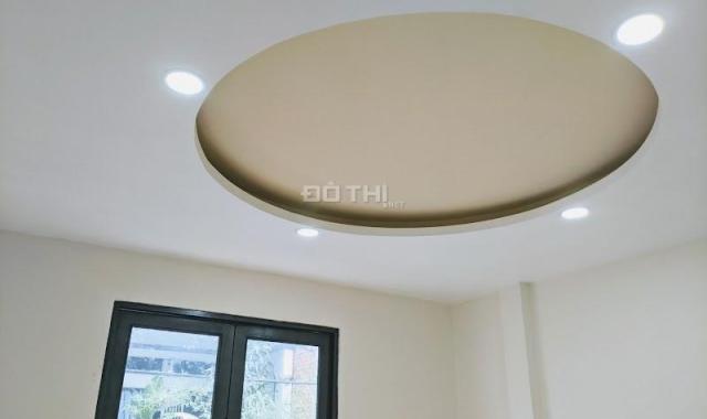 Chính chủ 37m2 hẻm Nguyễn Văn Cừ, quận 1 giá chỉ 6 tỷ, cho thuê 40tr/tháng