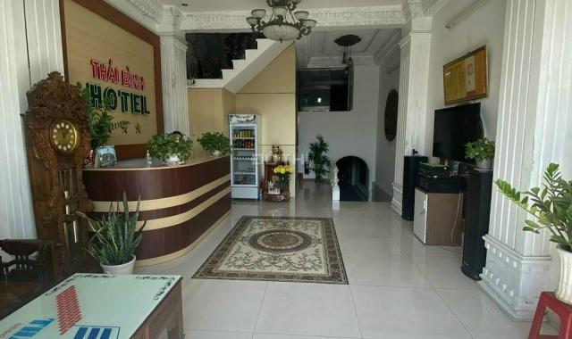 Bán khách sạn 11 phòng, đường Nguyễn Cửu Phú, Tân Tạo, giá 8,2 tỷ. LH: 0902044877