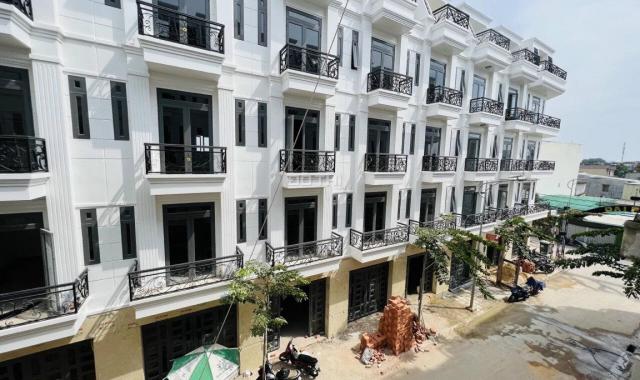 Bán nhà phố tại đường Hà Huy Giáp, Phường Thạnh Xuân, Quận 12, diện tích SD 280m2. Giá chỉ 4,́8 tỷ