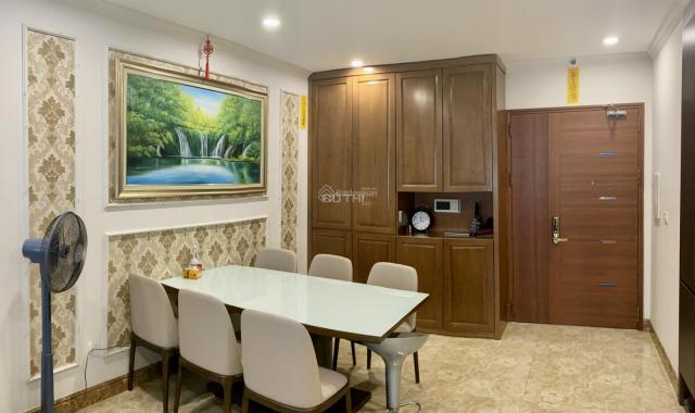 Chính chủ cần bán căn hộ 101m2, 3PN, 2WC, nội thất đẹp chung cư CT4 Vimeco Nguyễn Chánh, sau Big C