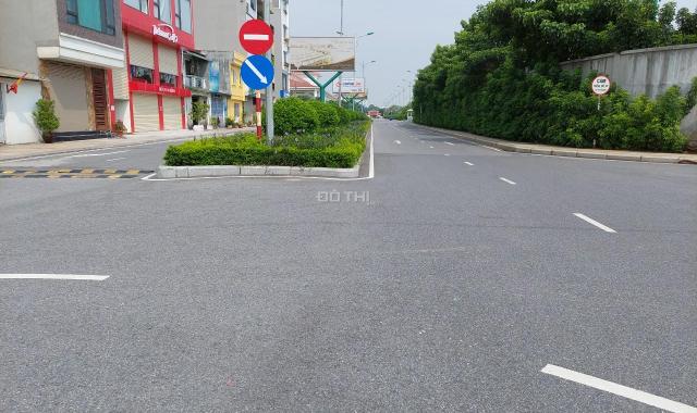 Cần bán nhà khu tái định cư Giang Biên hướng (ĐN) 2 căn 45m2 và 40m2, nhà đẹp ở luôn giá 5,3 tỷ