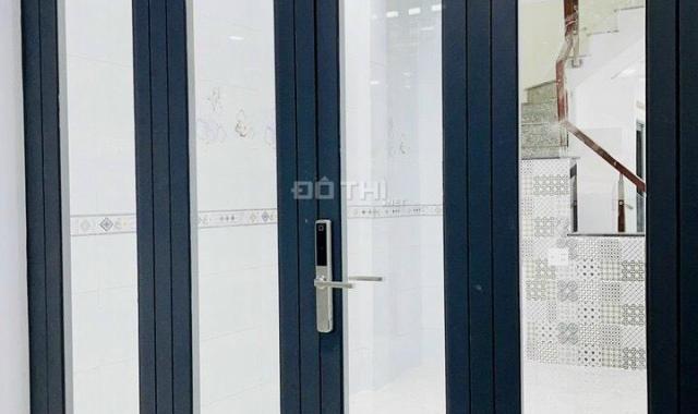 Bán nhà 2 lầu đúc Trần Phú P4 Q5 SHR khu DCHH, 5,39 tỷ 28,2m2 hướng Đông Bắc