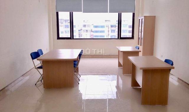 Cho thuê gấp văn phòng 30m2 giá rẻ 5 tr/th mặt phố ngay ngã tư Quan Hoa - Nguyễn Khánh Toàn