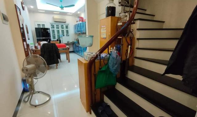 Bán nhà đầu ngõ Chùa Bộc, giá 6 tỷ, 36m2x5T, xây mới hiện đại, ở luôn, ngõ thông