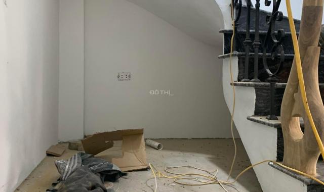 Bán nhanh nhà ngõ 28 Tứ Liên, giá 4.75 tỷ, 33m2x5T, ô tô đỗ gần, ngõ thông, ảnh thật