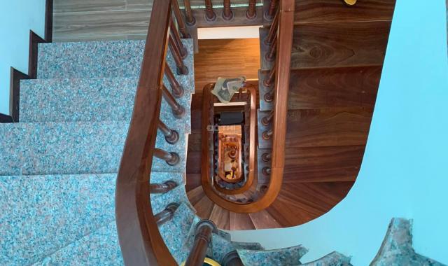 Bán gấp nhà đầu ngõ Đặng Tiến Đông, giá 5.8 tỷ, 35m2x5T, nhà đẹp ở luôn