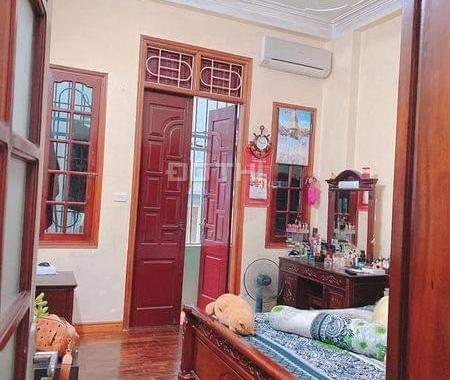 Bán gấp, nhà đẹp, 61m2 x 5 tầng, gần phố, Nguyễn Thái Học, Ba Đình