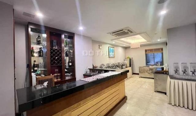 Khách sạn 3 sao vip mặt phố quận Hai Bà Trưng, diện tích 264m2 x 10 tầng, MT 10.5m giá bán 85 tỷ