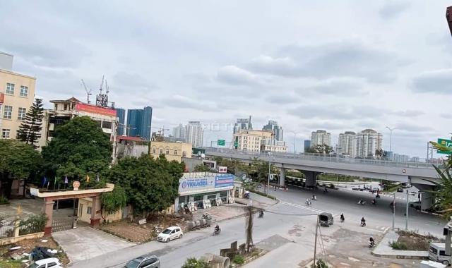 Bán nhà 4 tầng, DT 94m2, lô góc mặt phố Phạm Văn Đồng, VP, KD, ô tô dừng đỗ ngày đêm giá 21 tỷ